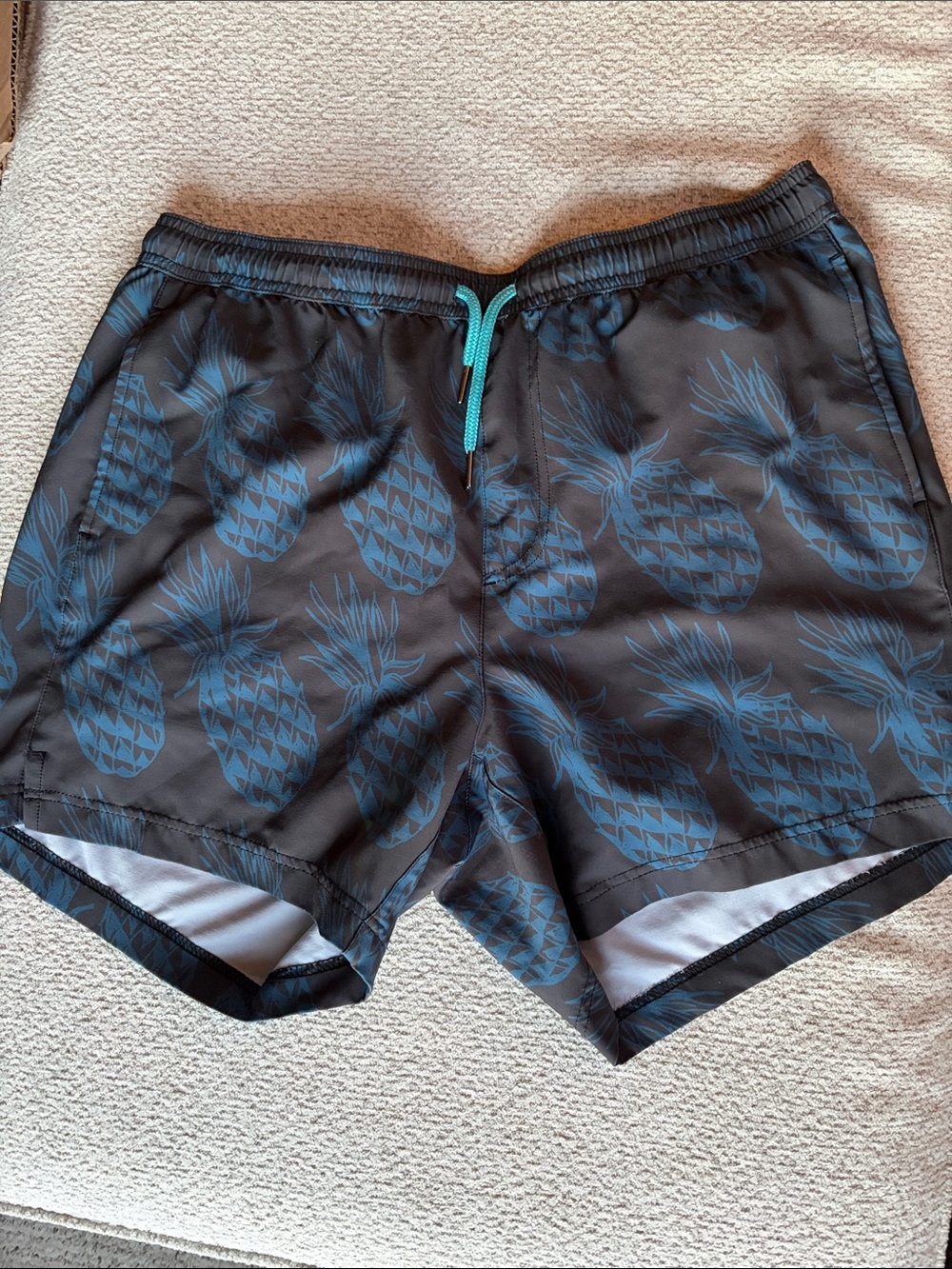 Maamgic Shorts Men XL Black Pineapple Swim Trunks Lined Board Zip Pocket